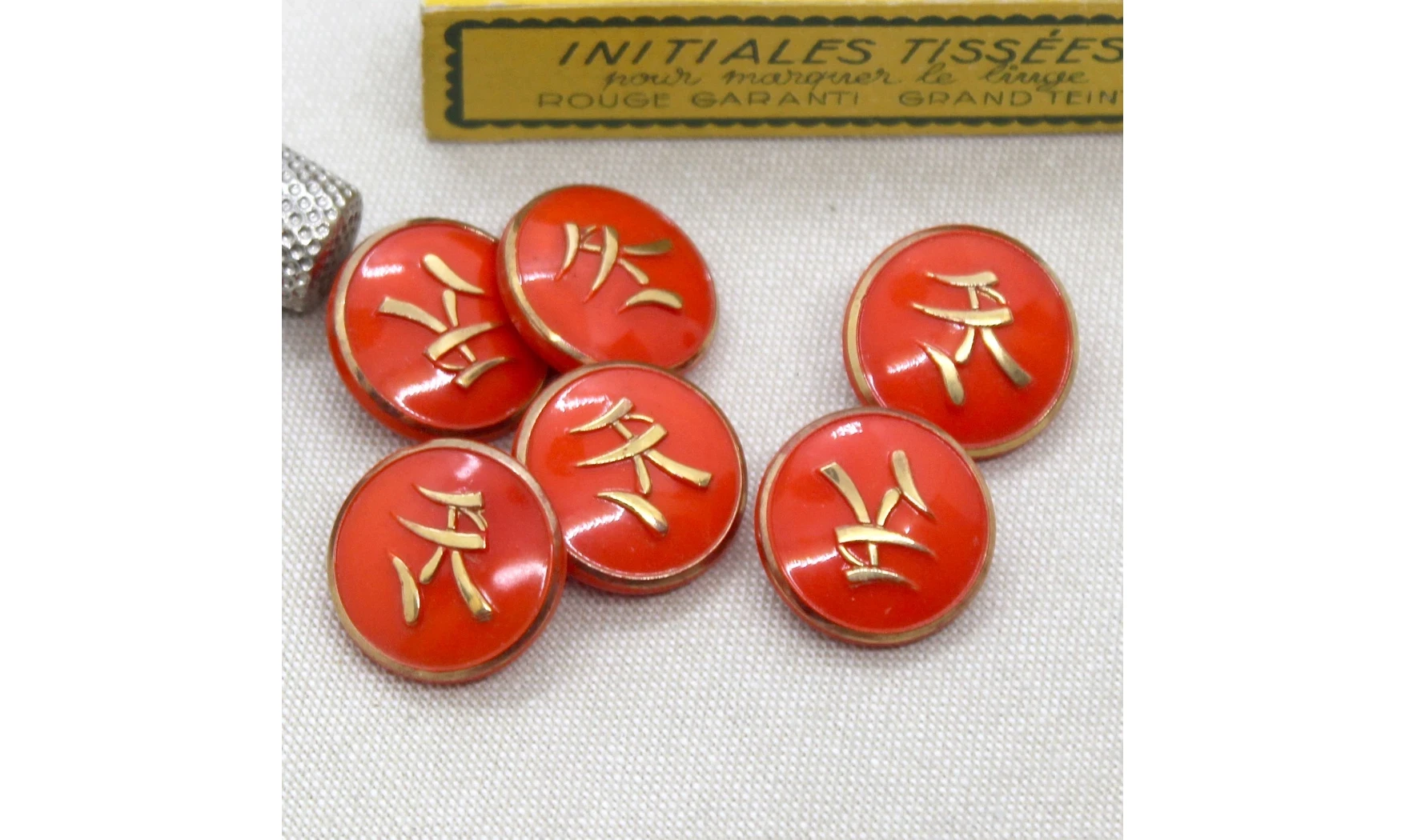 6 boutons / 22MM /Verre Rouge "Mandarin"