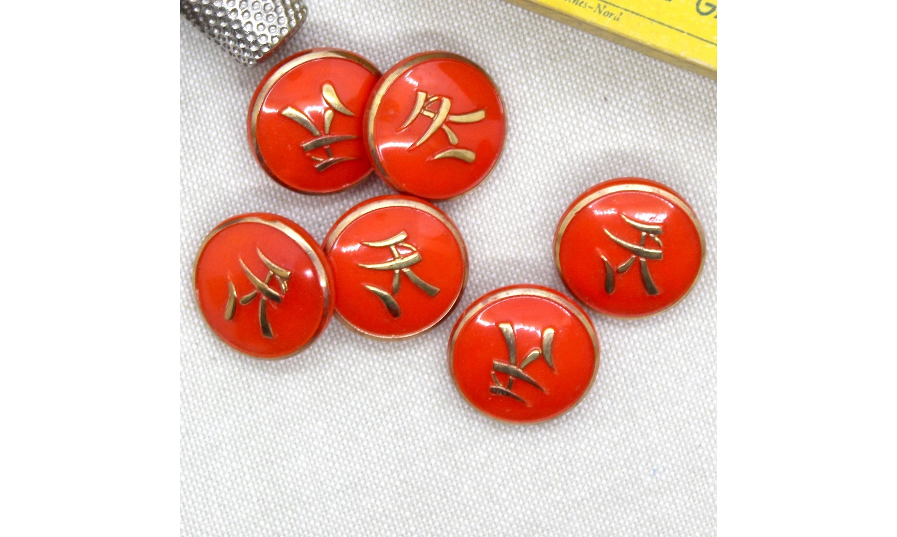 6 boutons / 22MM /Verre Rouge "Mandarin"
