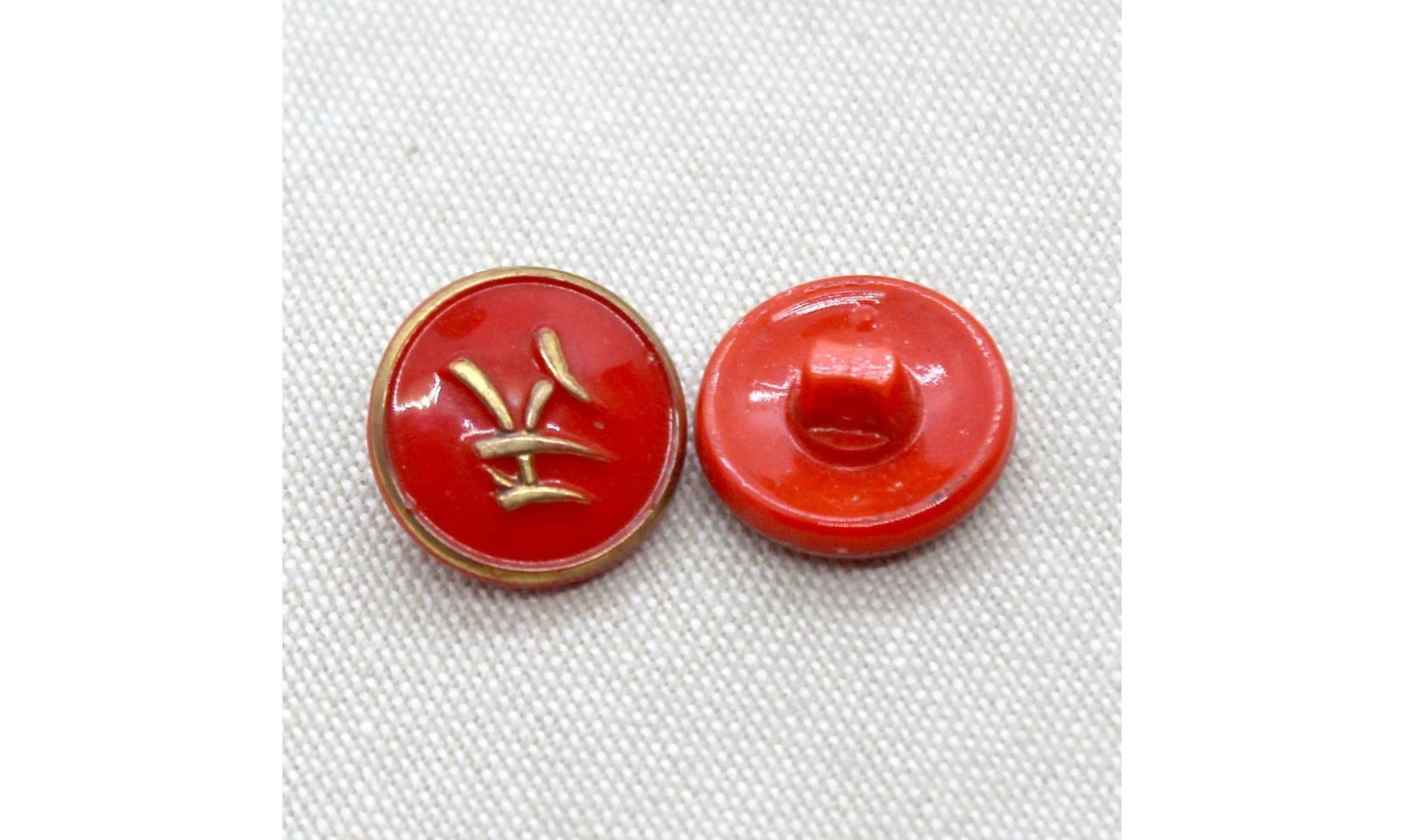 Vintage Button 479B