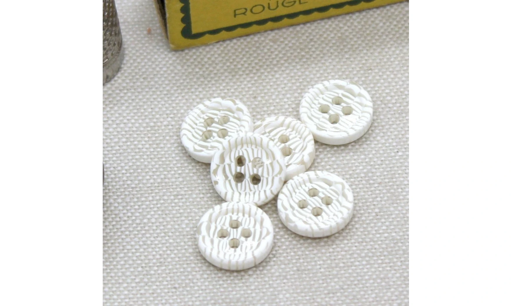 Boutons VINTAGE / 12MM / Blanc "Zébré"