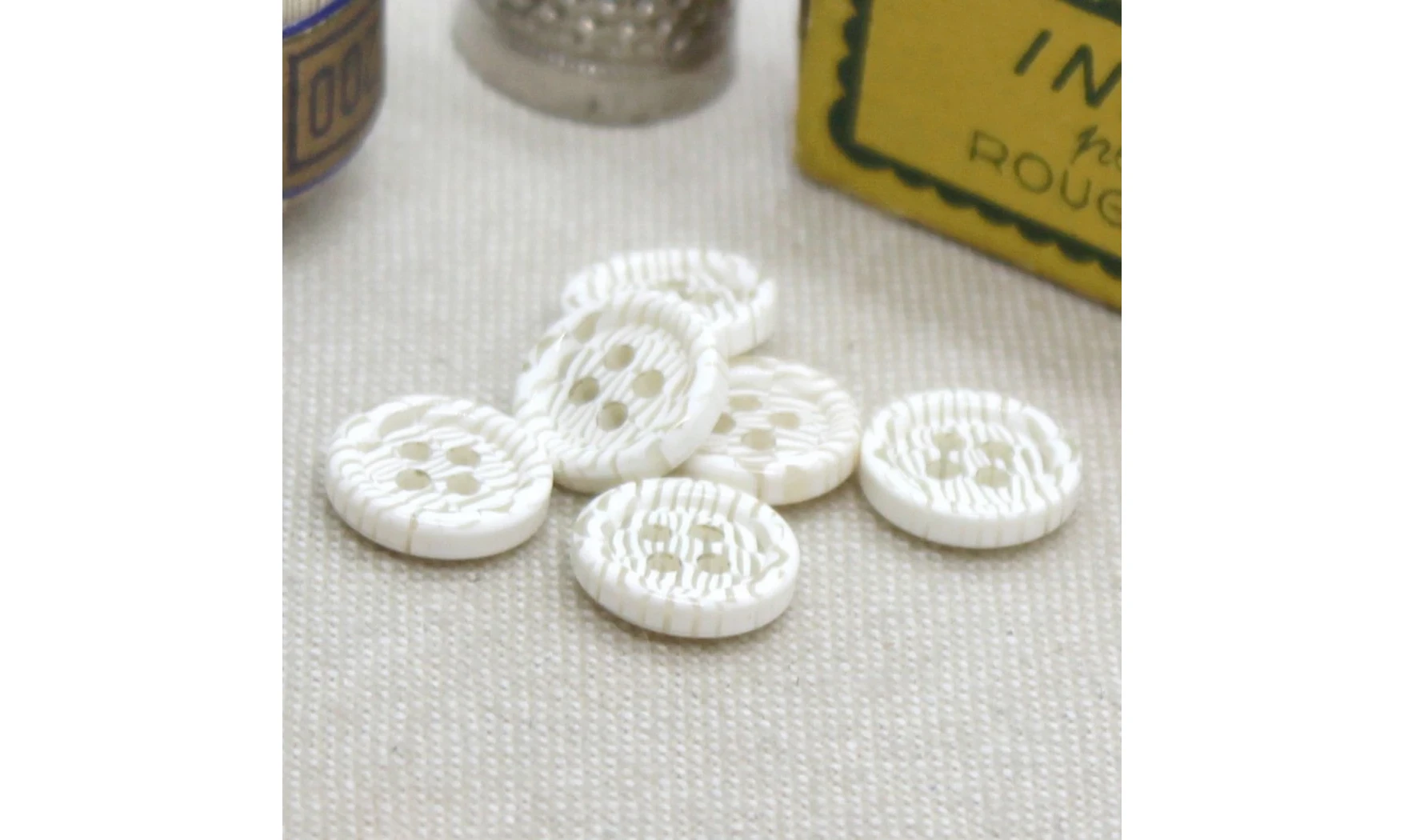 Boutons VINTAGE / 12MM / Blanc "Zébré"