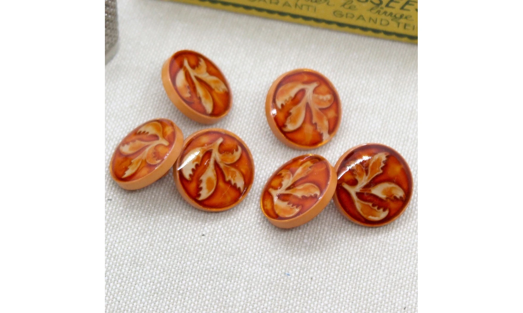 6 boutons / 18MM / Rouge orangé