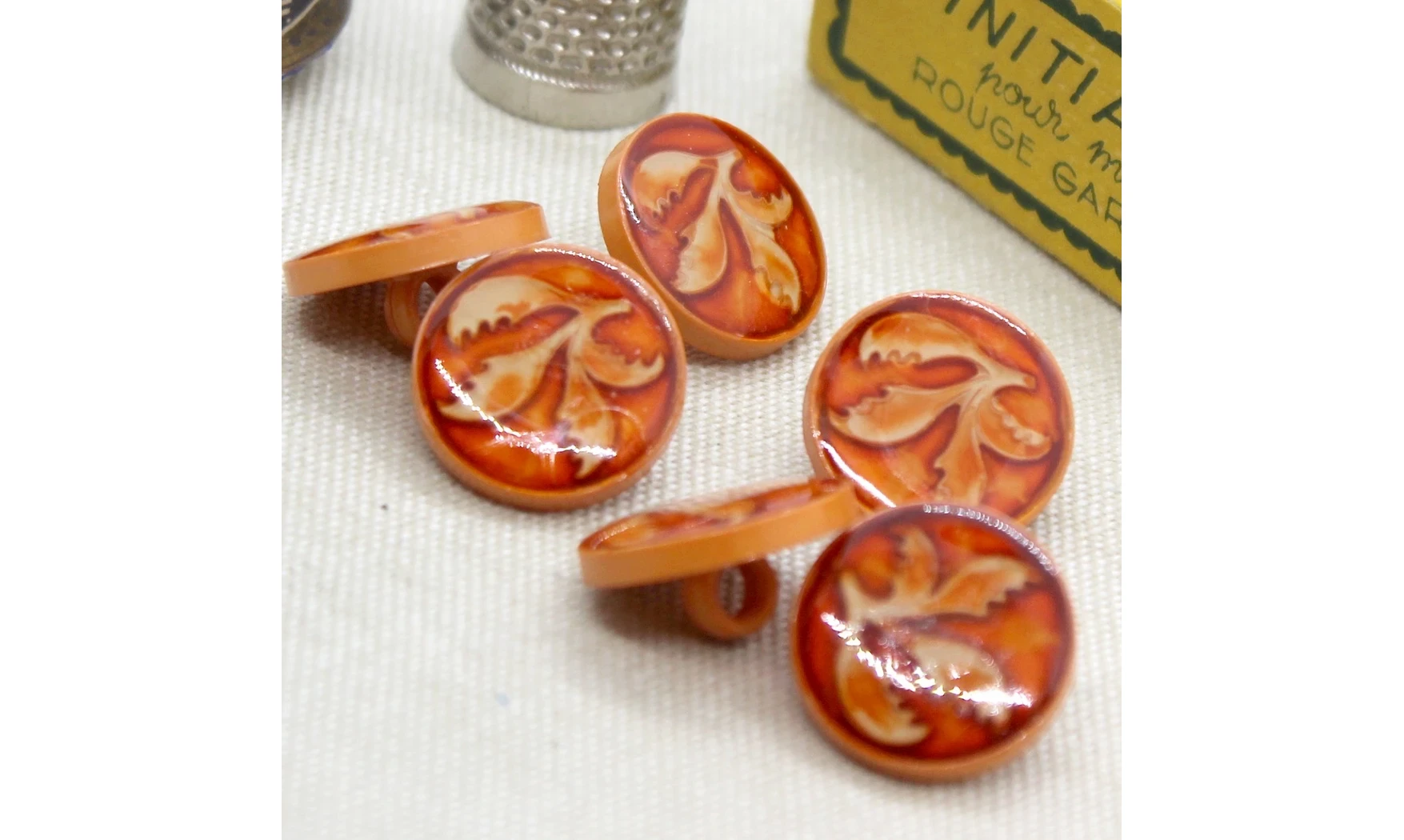 6 boutons / 18MM / Rouge orangé