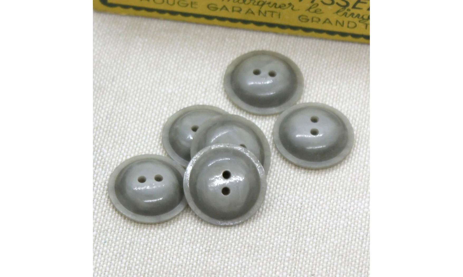 Vintage Button 512B