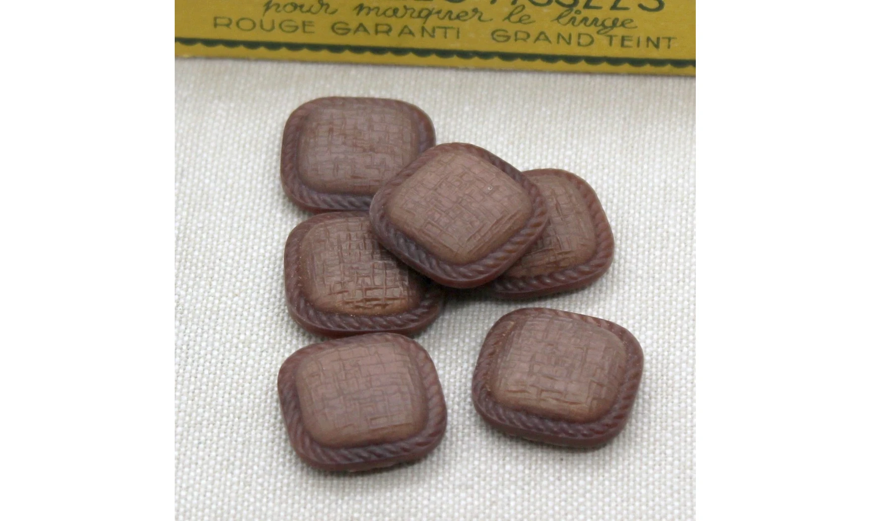 6 boutons / 19MM / Brun "Coussin carré"