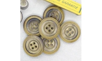 Vintage Button 663B