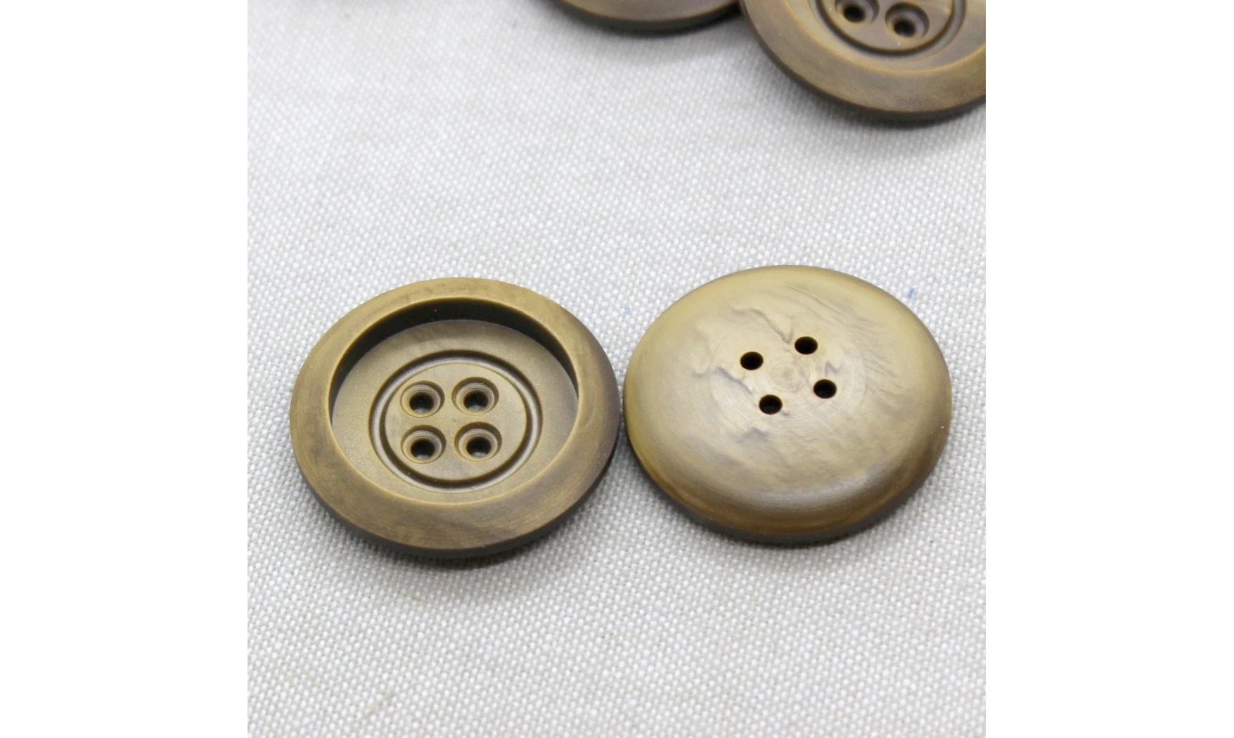 Vintage Button 663B