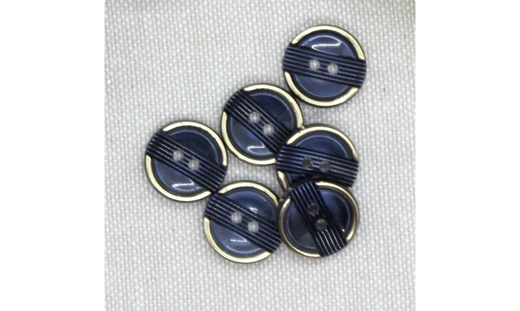 Vintage button 098E