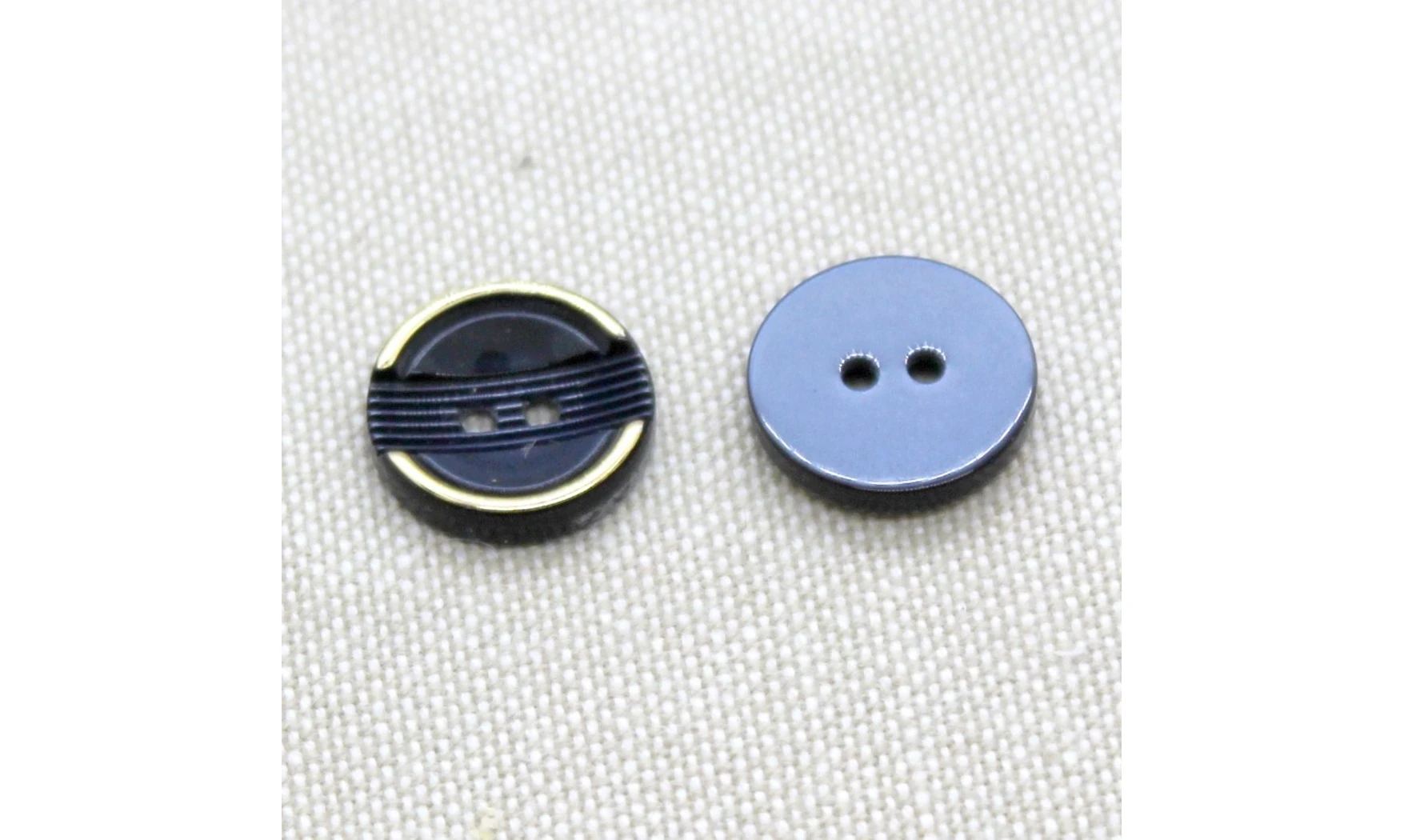 Vintage button 098E