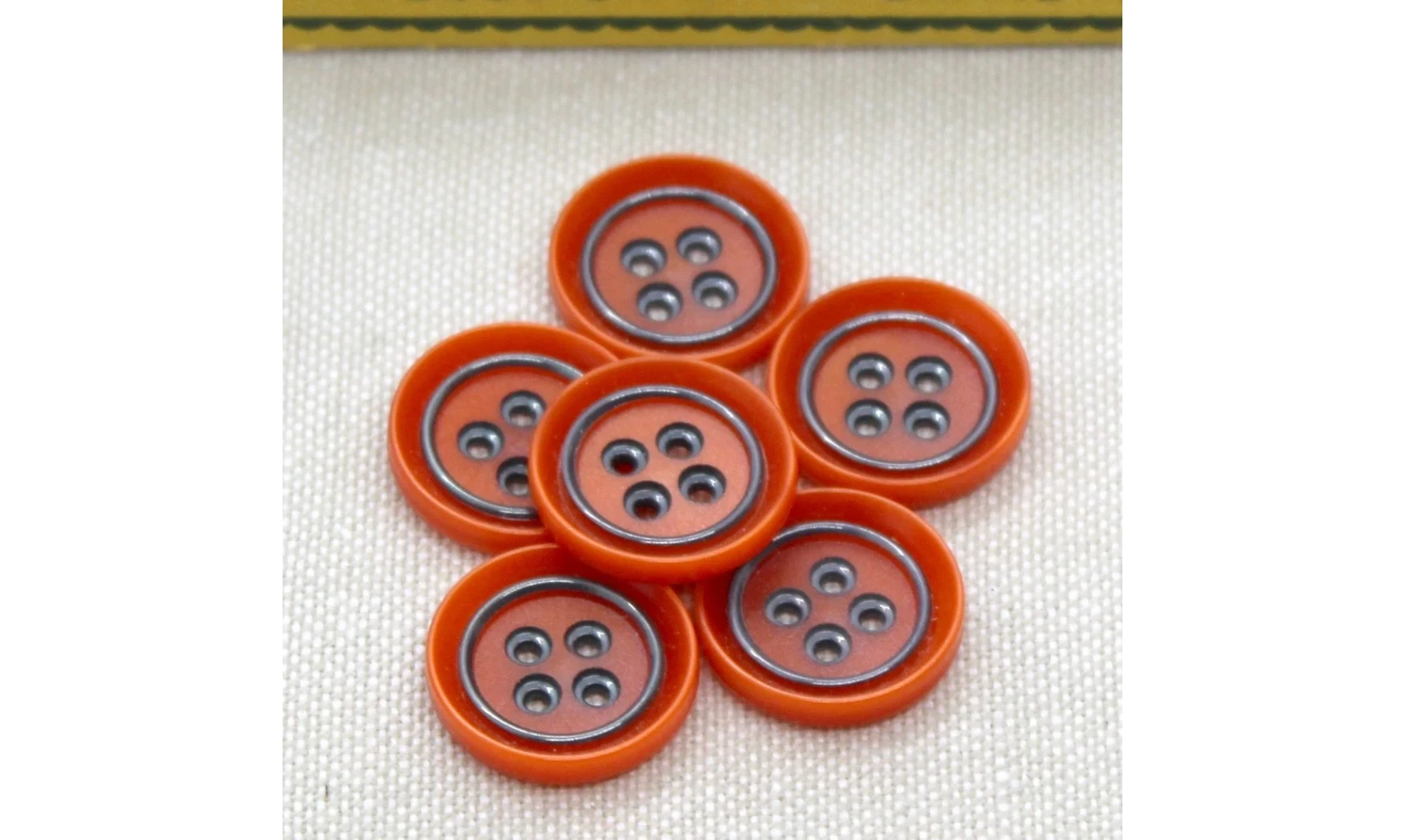 6 boutons / 17MM / Rouge et noir