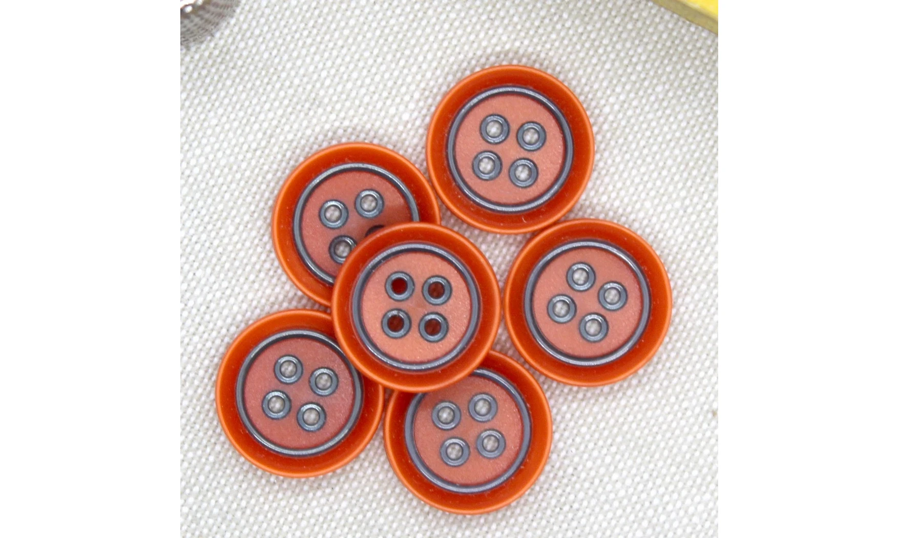 6 boutons / 17MM / Rouge et noir