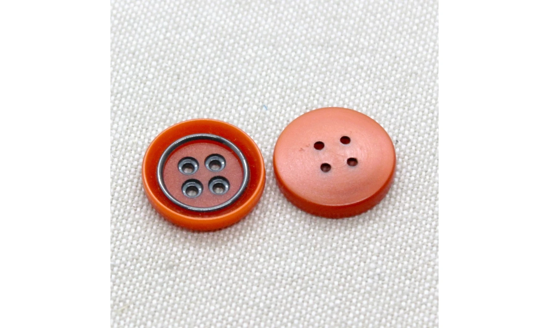 6 boutons / 17MM / Rouge et noir