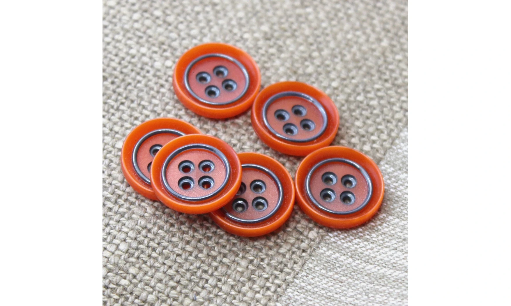6 boutons / 17MM / Rouge et noir