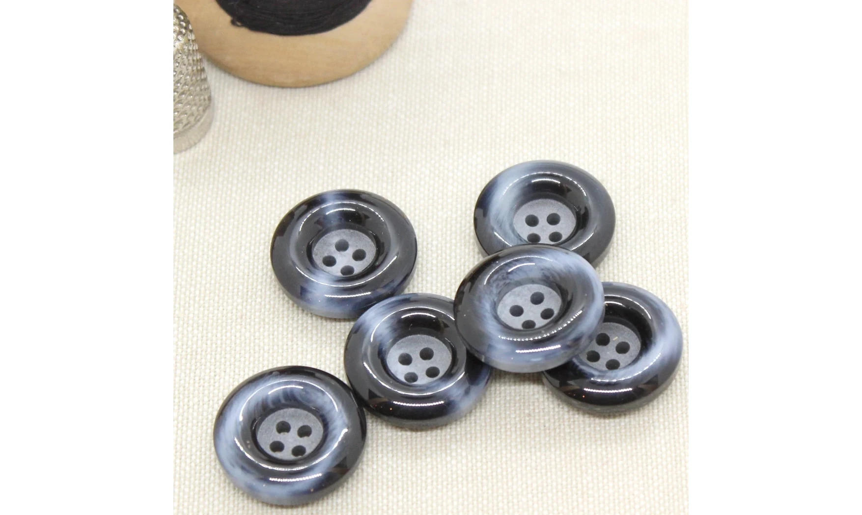Vintage button 138B