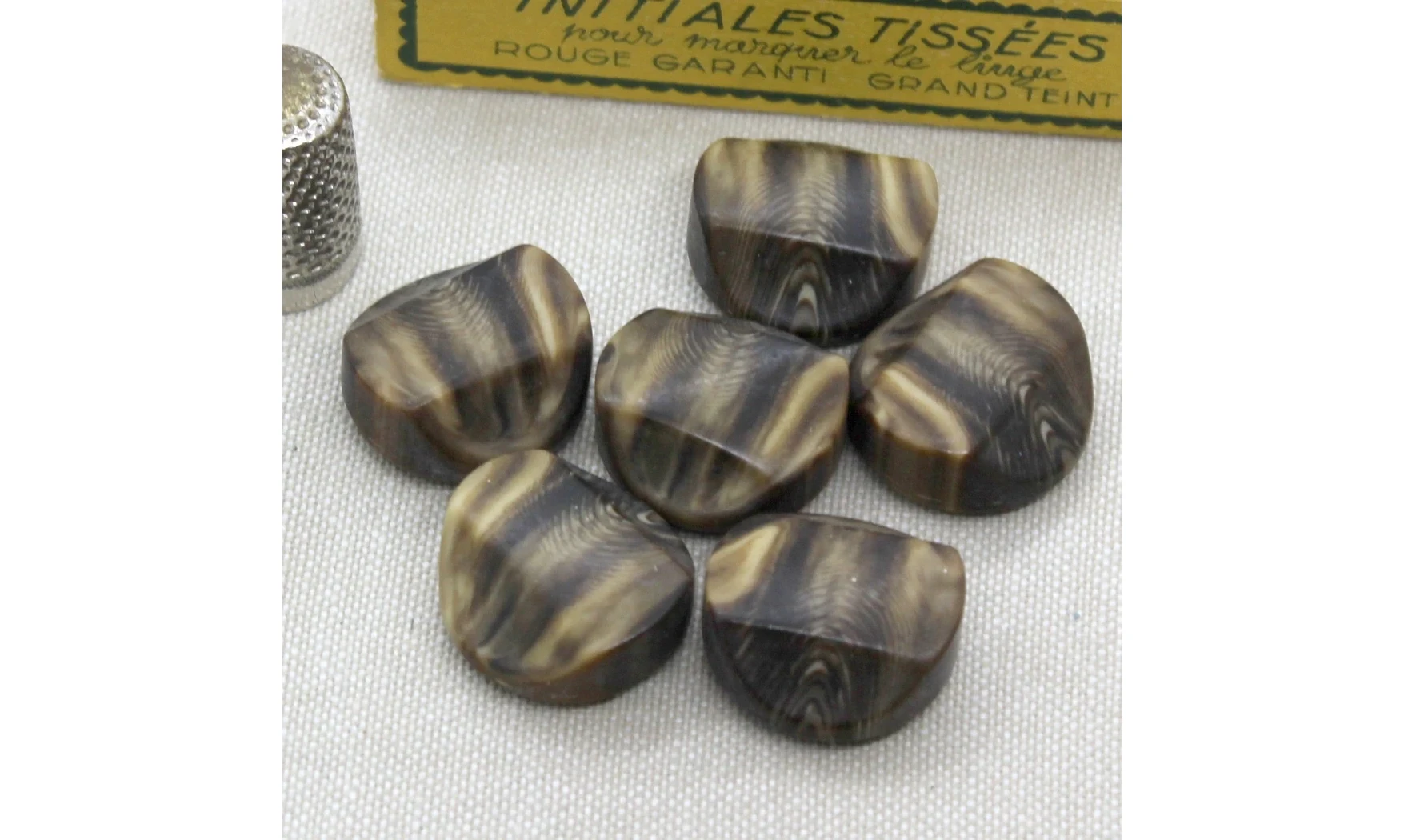 6 boutons / 22MM / Brun "Rocher"