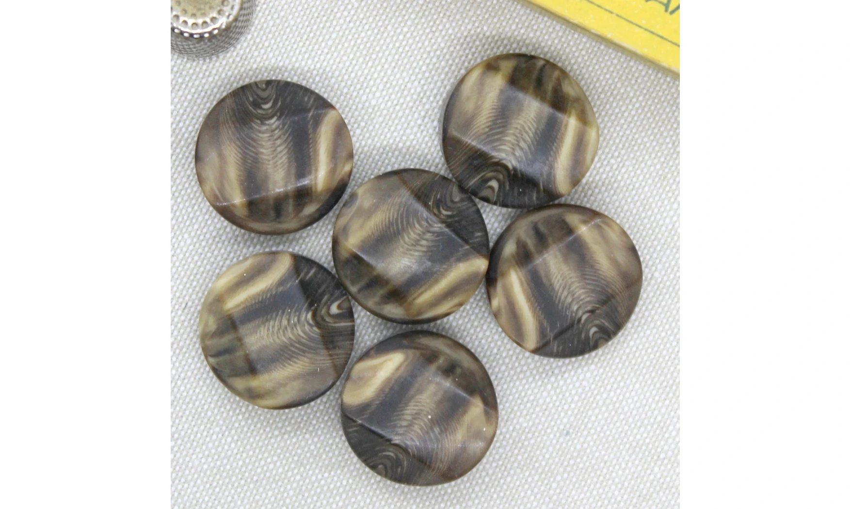 6 boutons / 22MM / Brun "Rocher"