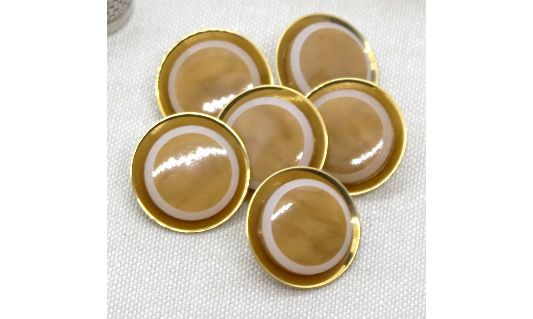 Vintage Button 372B