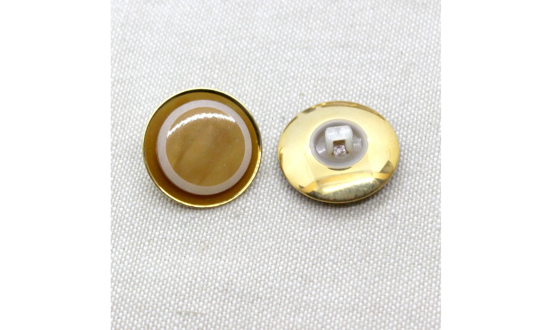 Vintage Button 372B