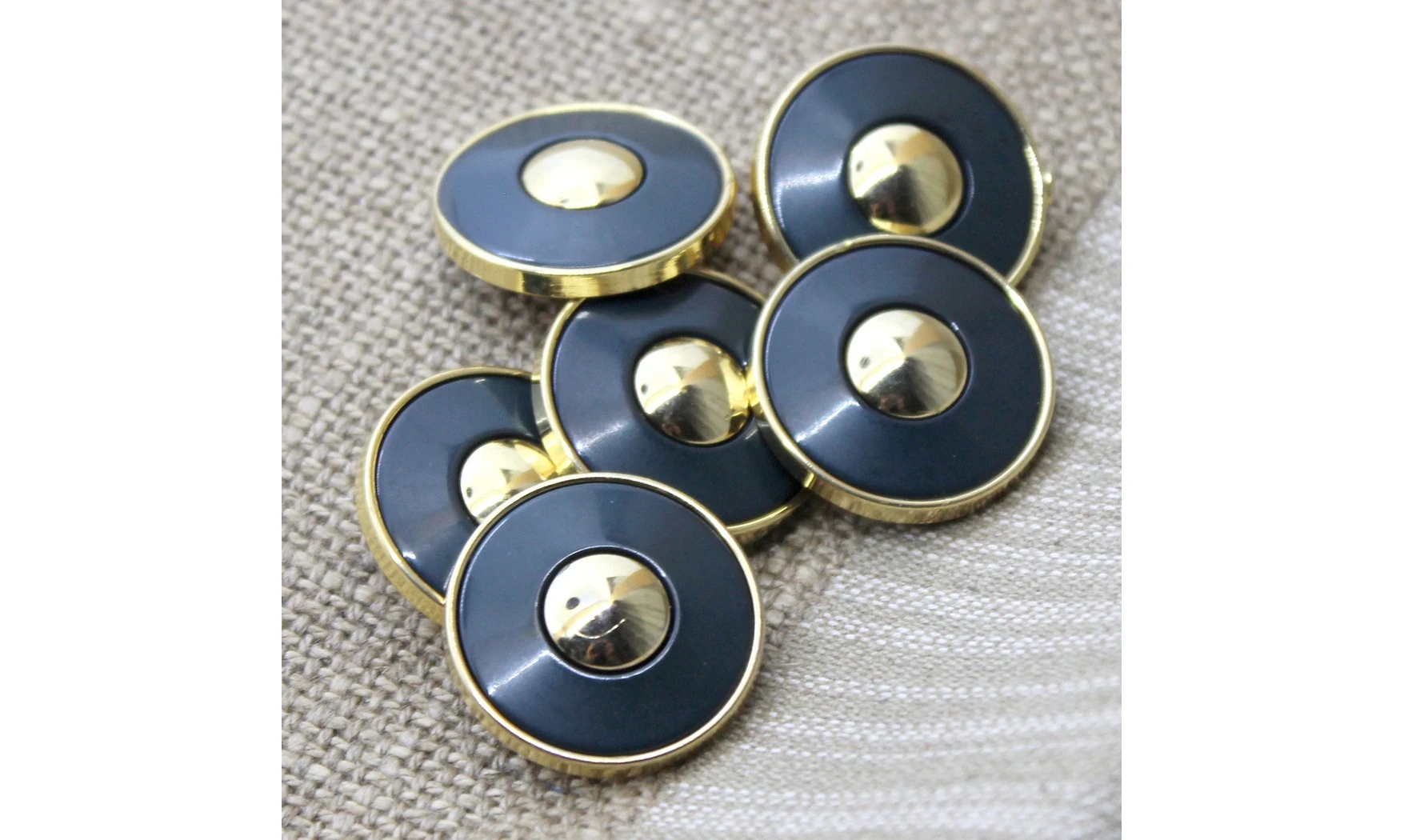 Vintage Button 428B