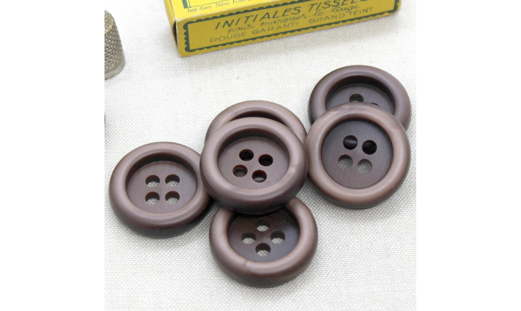 6 Boutons / 35MM / Brun Chocolat