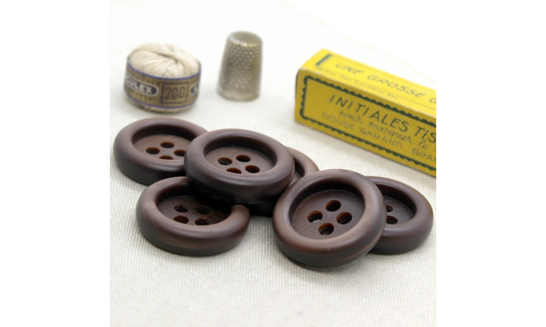 6 Boutons / 35MM / Brun Chocolat