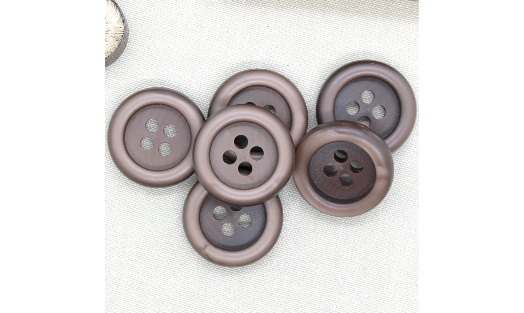 6 Boutons / 35MM / Brun Chocolat