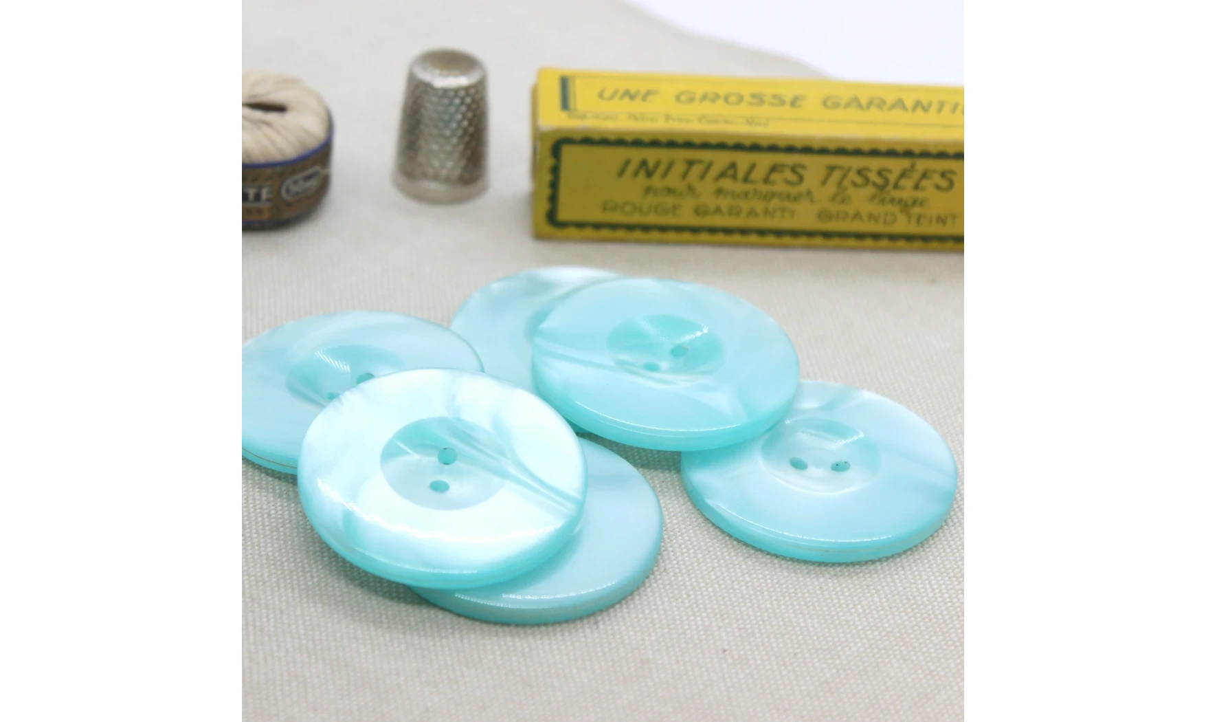 6 boutons / 39,5MM / Bleu nacré