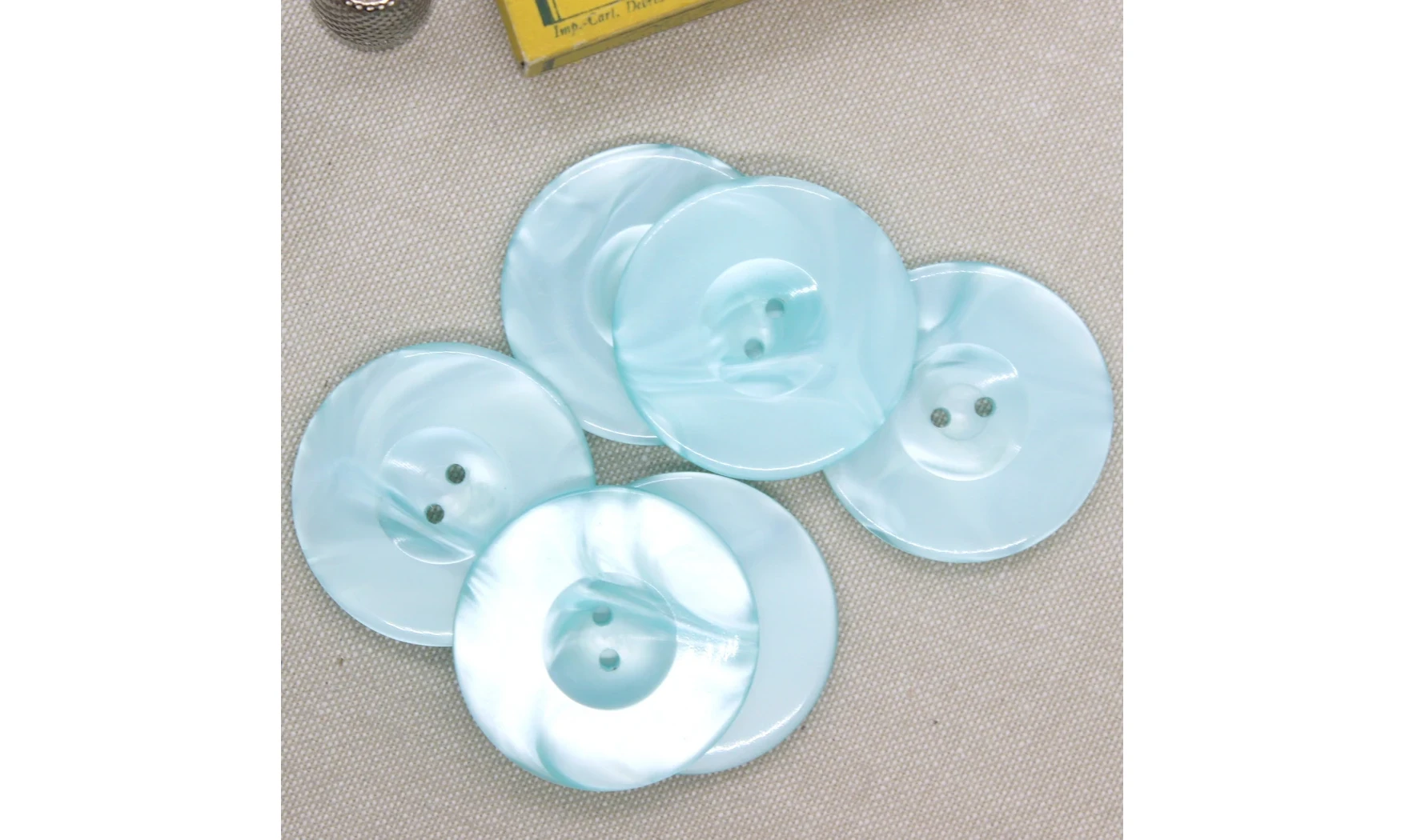 6 boutons / 39,5MM / Bleu nacré