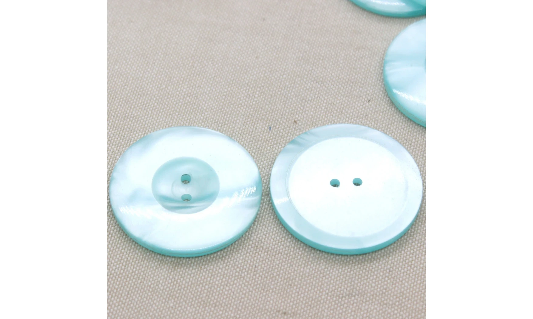 6 boutons / 39,5MM / Bleu nacré