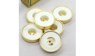 6 boutons / 27MM / Blanc Contour Or