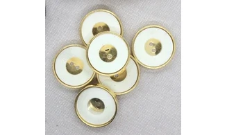 6 boutons / 27MM / Blanc Contour Or