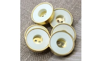 6 boutons / 27MM / Blanc Contour Or