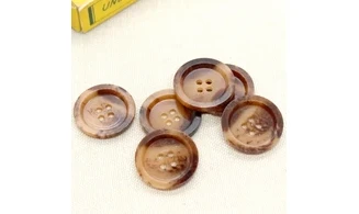 6 boutons / 22MM / Brun
