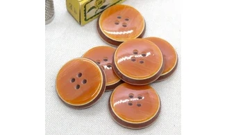 6 boutons / 31MM / Orange et brun