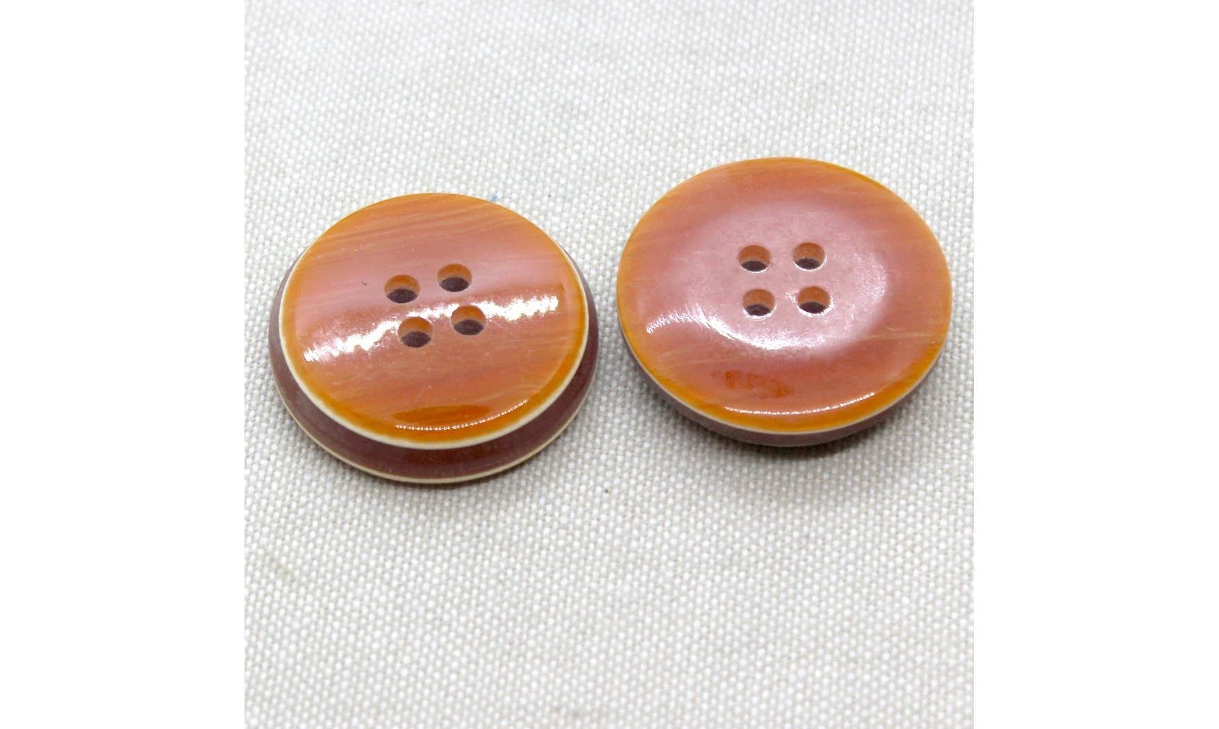 Vintage button 664B