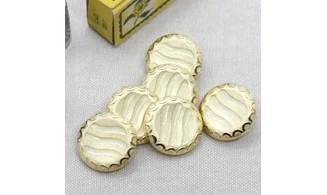 Vintage Button 562B