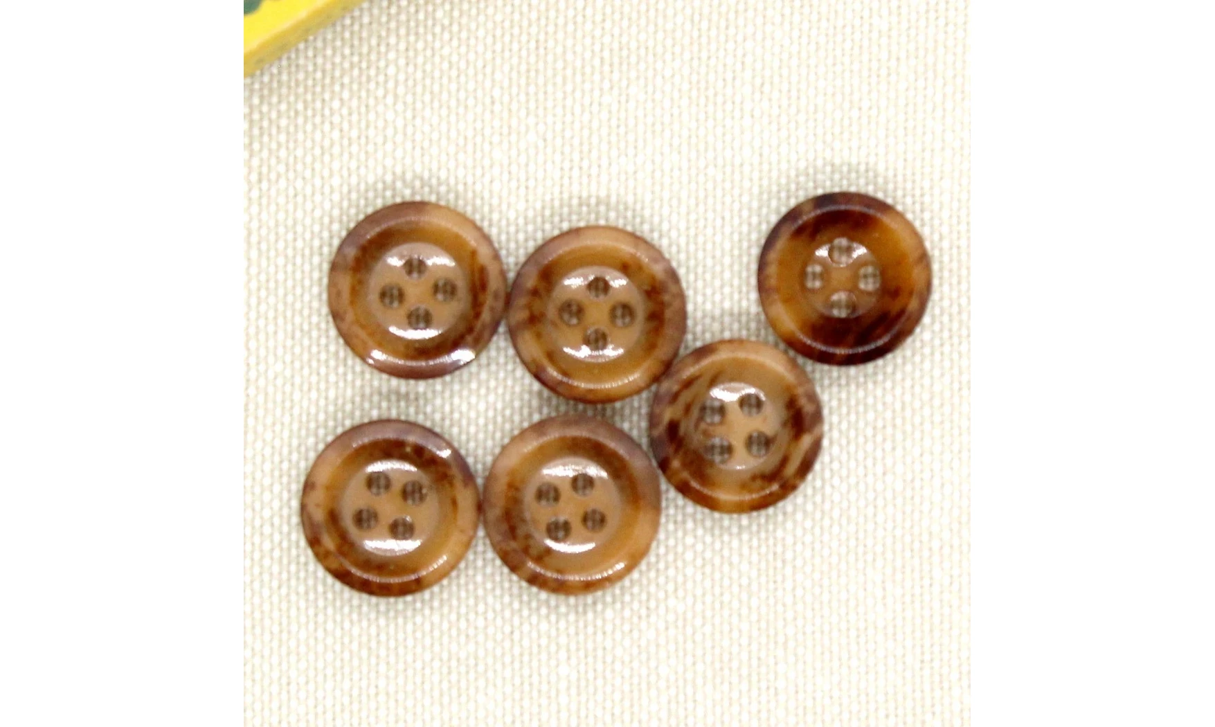 6 boutons / 14MM / Brun