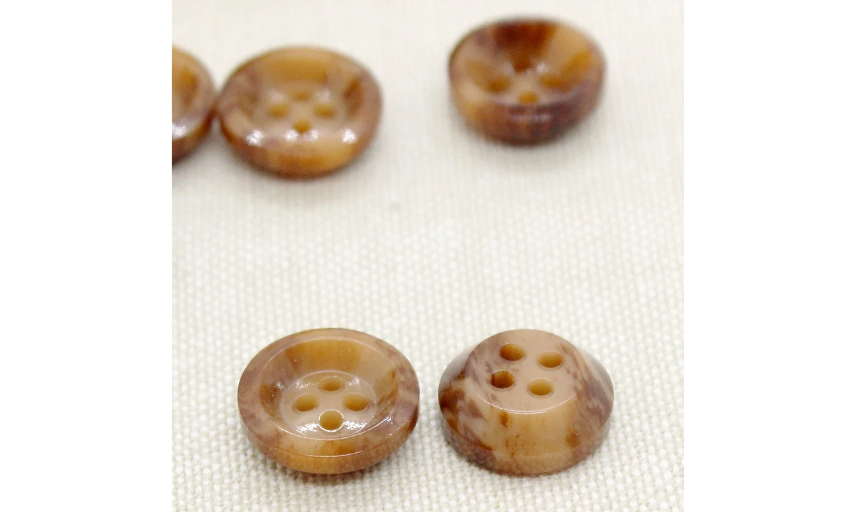 6 boutons / 14MM / Brun