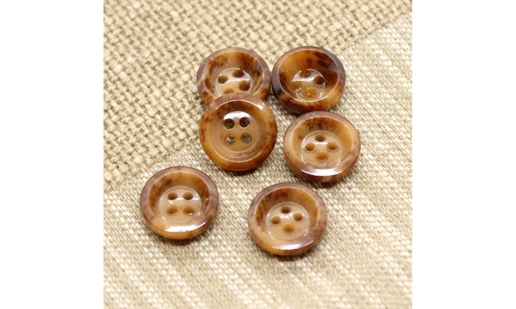 6 boutons / 14MM / Brun