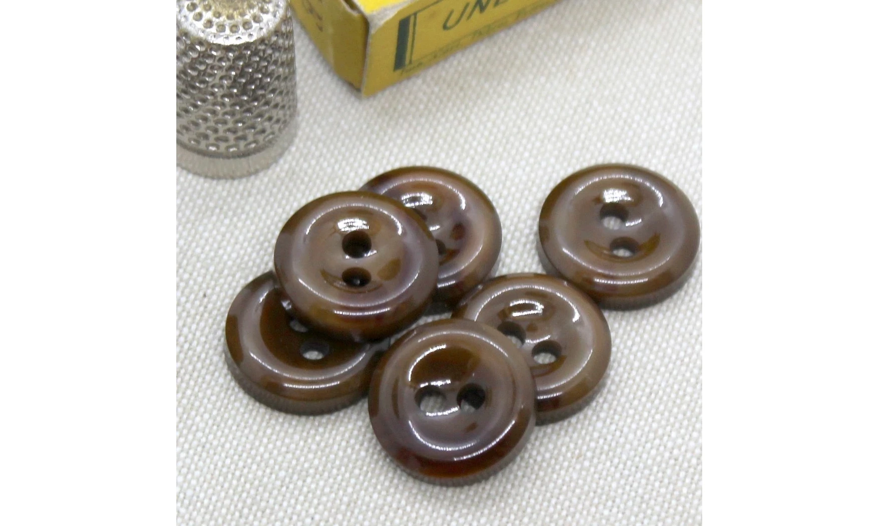 Vintage button 572B