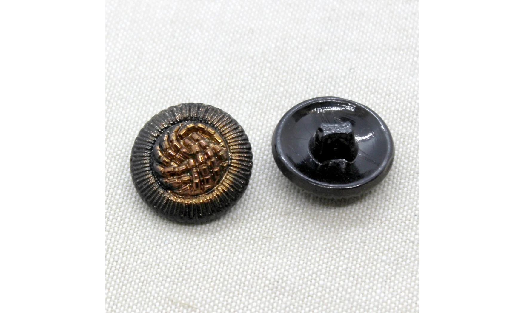 Vintage Button 318B
