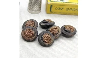 Vintage Button 319B