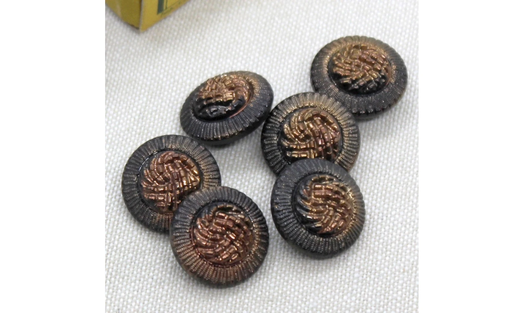 Vintage Button 319B