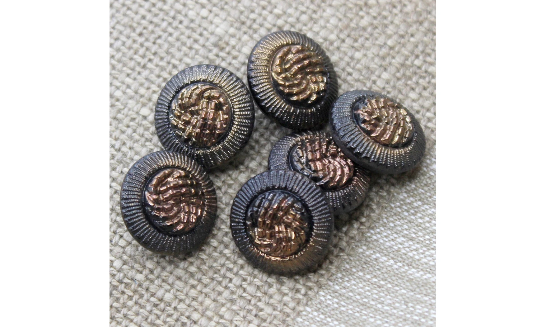 Vintage Button 319B