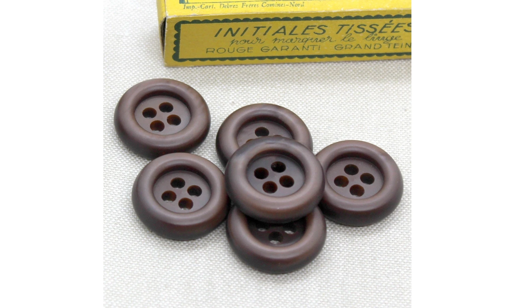 6 Boutons / 26MM / Brun Chocolat