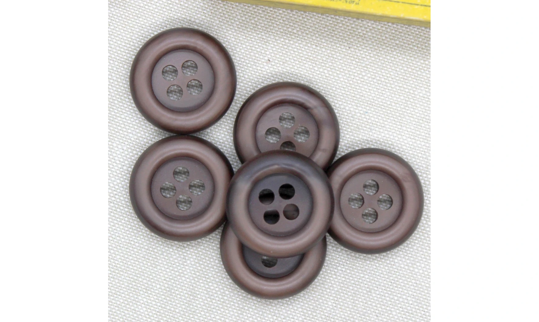6 Boutons / 26MM / Brun Chocolat