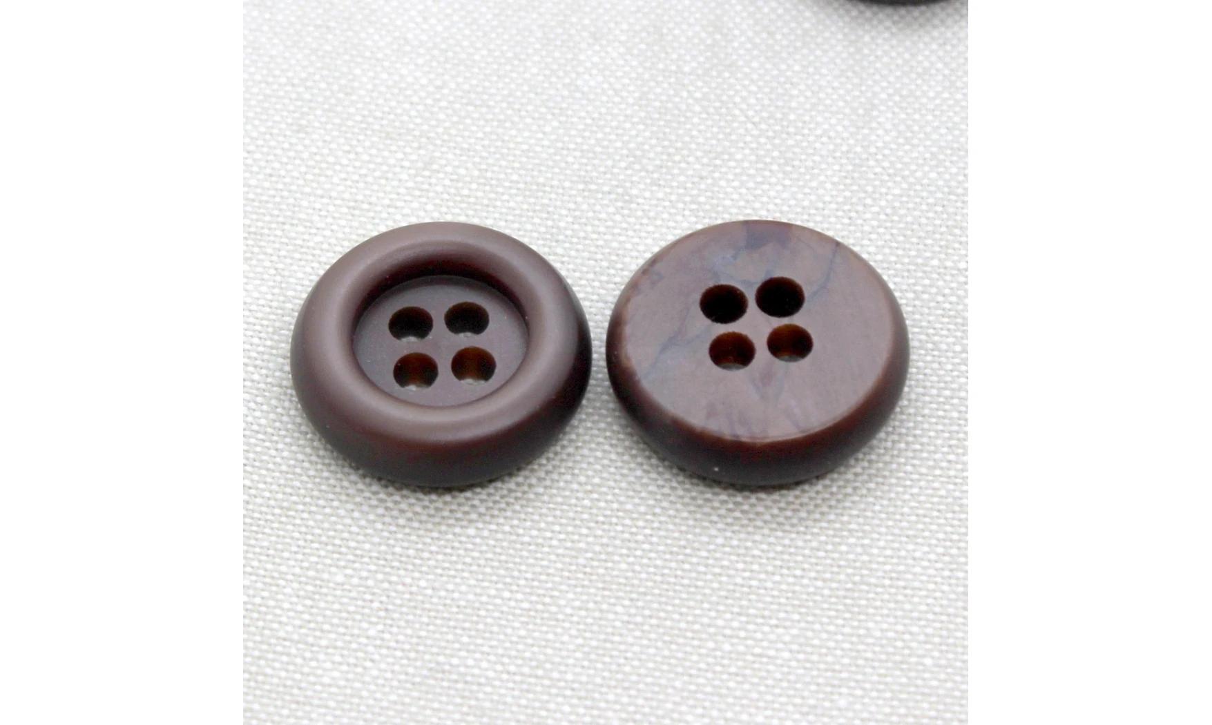 6 Boutons / 26MM / Brun Chocolat