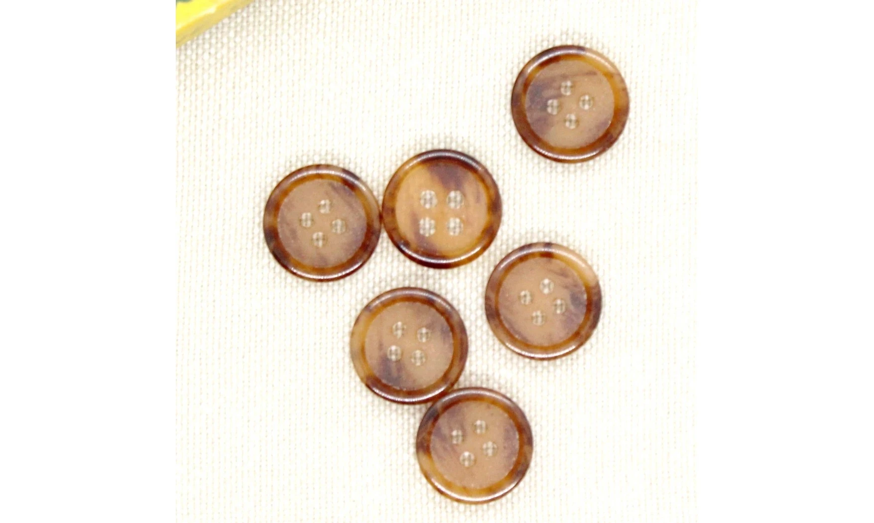 6 boutons / 14MM / Brun
