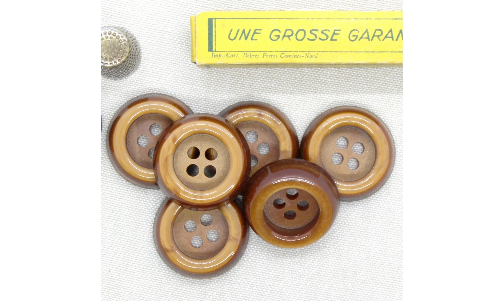 6 boutons / 30MM / Caramel