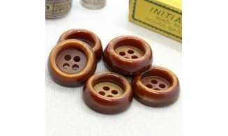 6 boutons / 26MM / Brun Caramel
